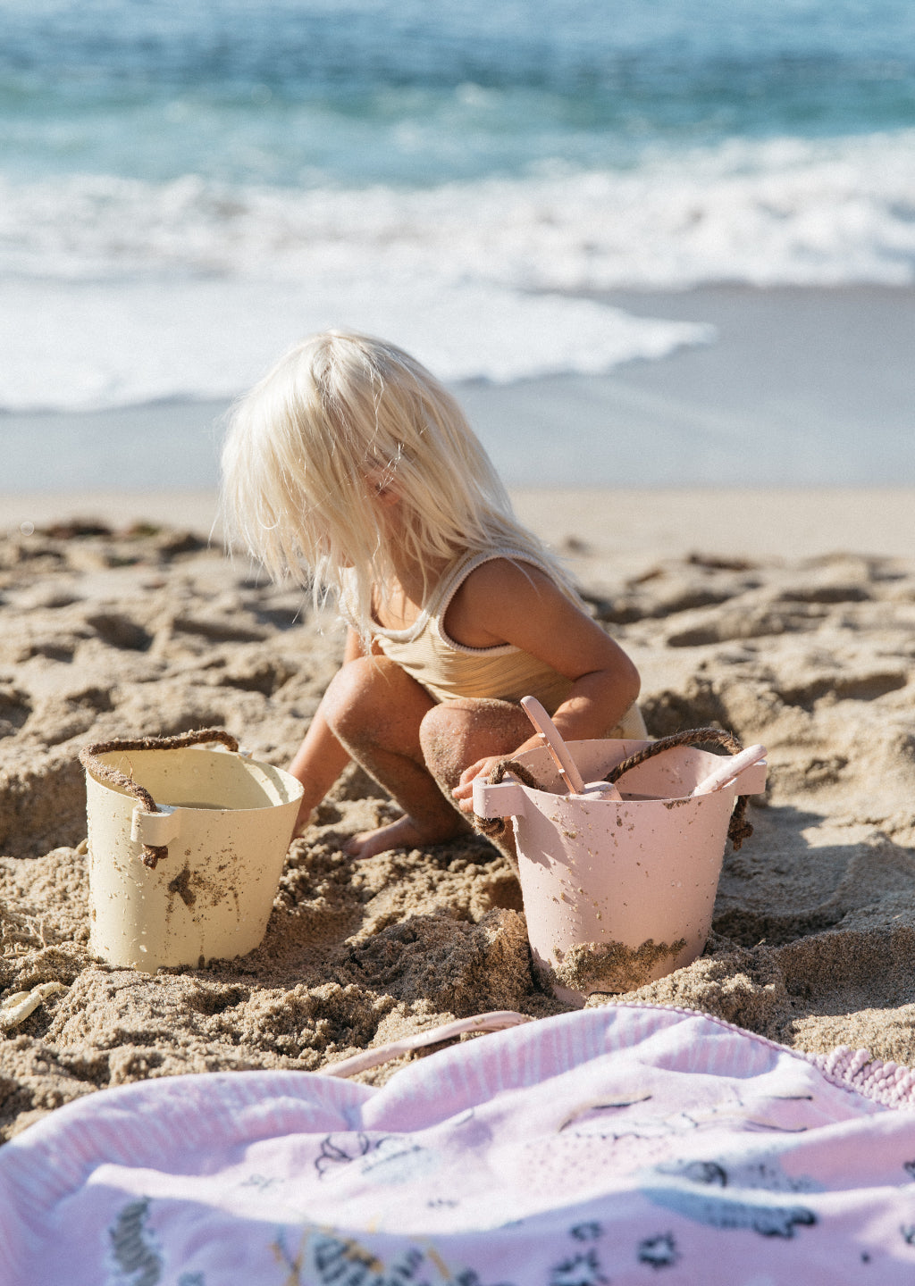 the beach people beach toy set (stone)