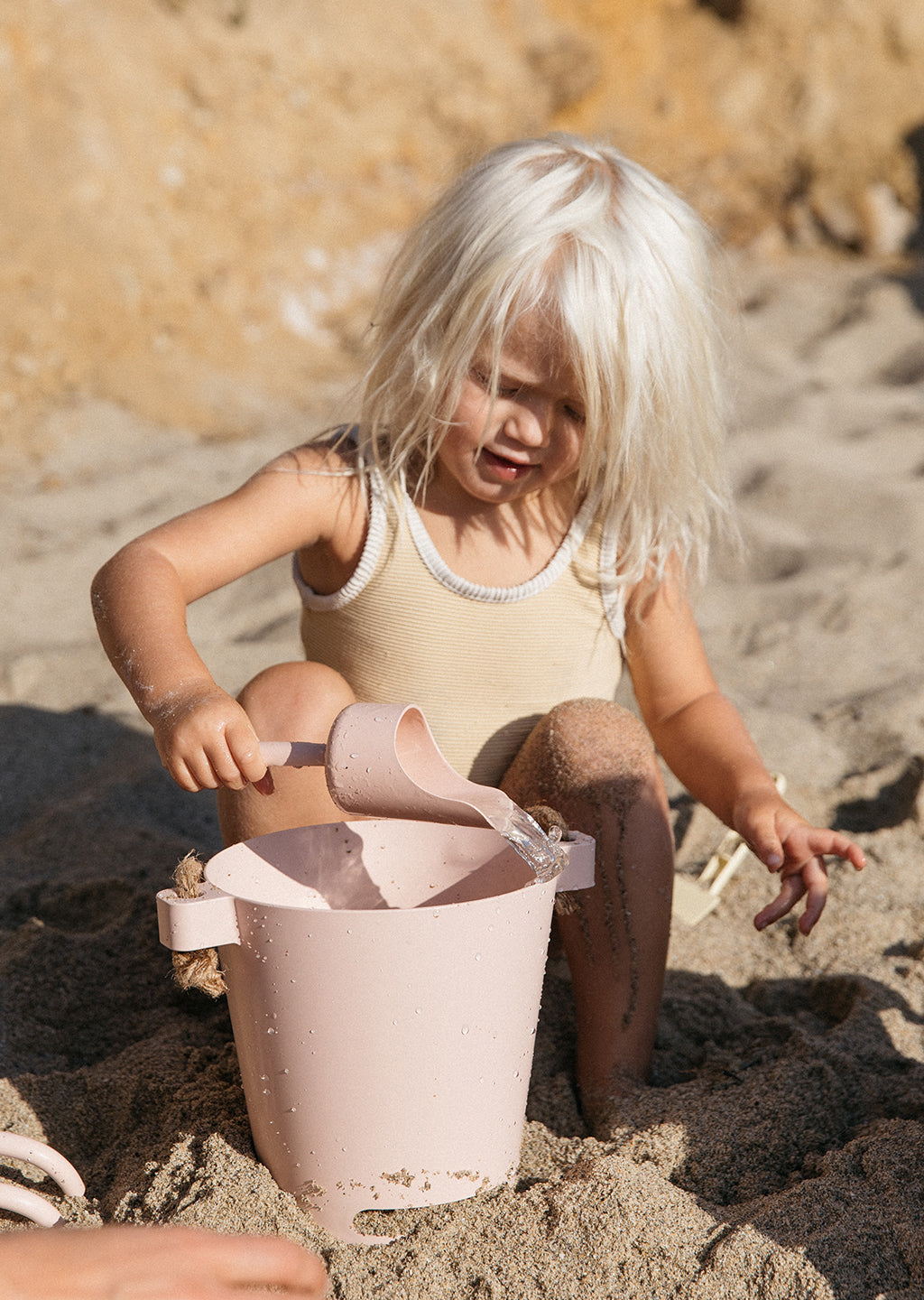 the beach people beach toy set (stone)