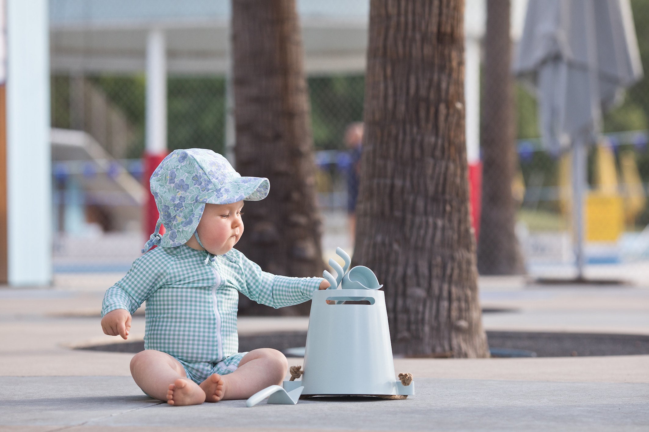 the beach people beach toy set (pale yellow)