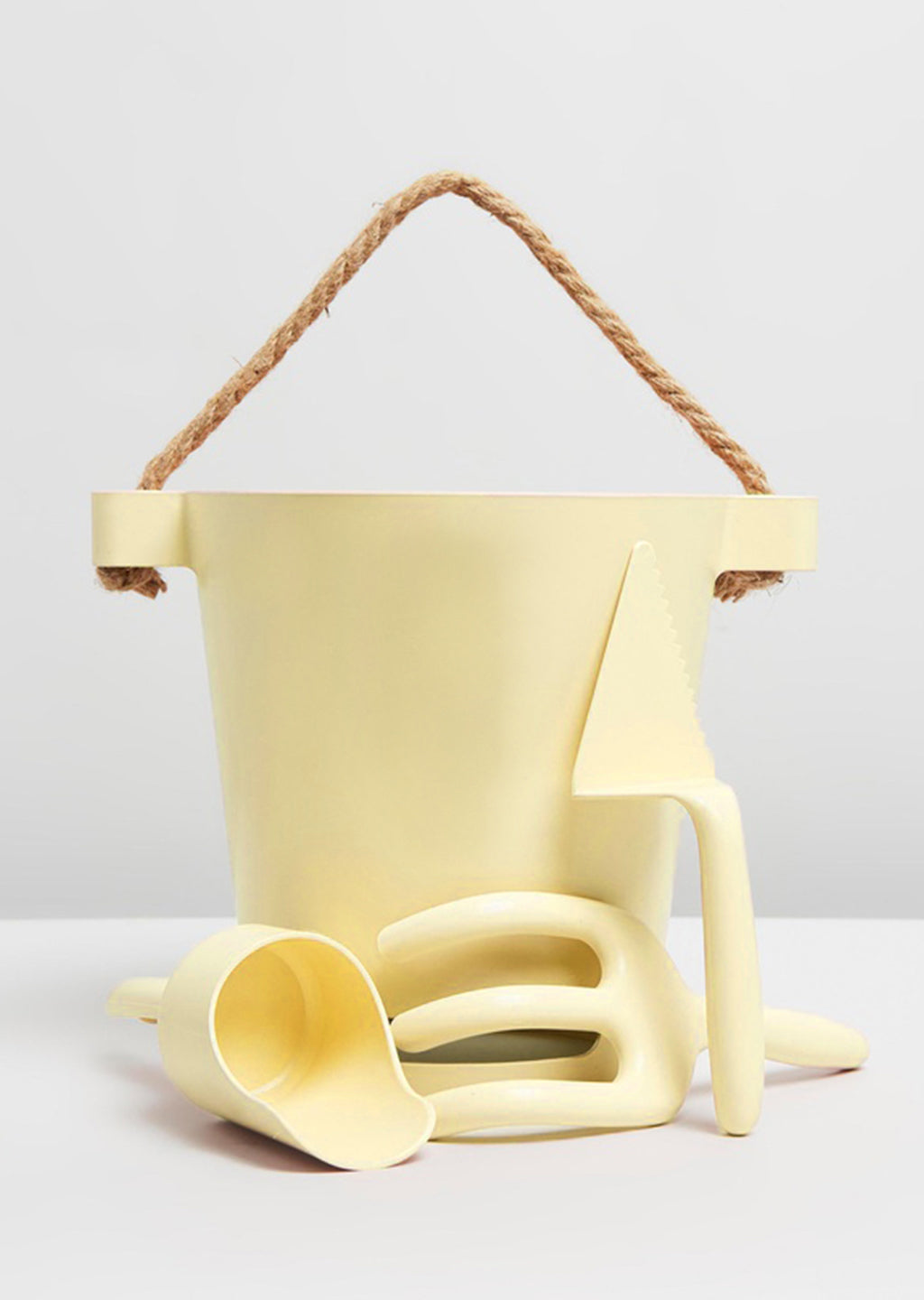 the beach people beach toy set (pale yellow)